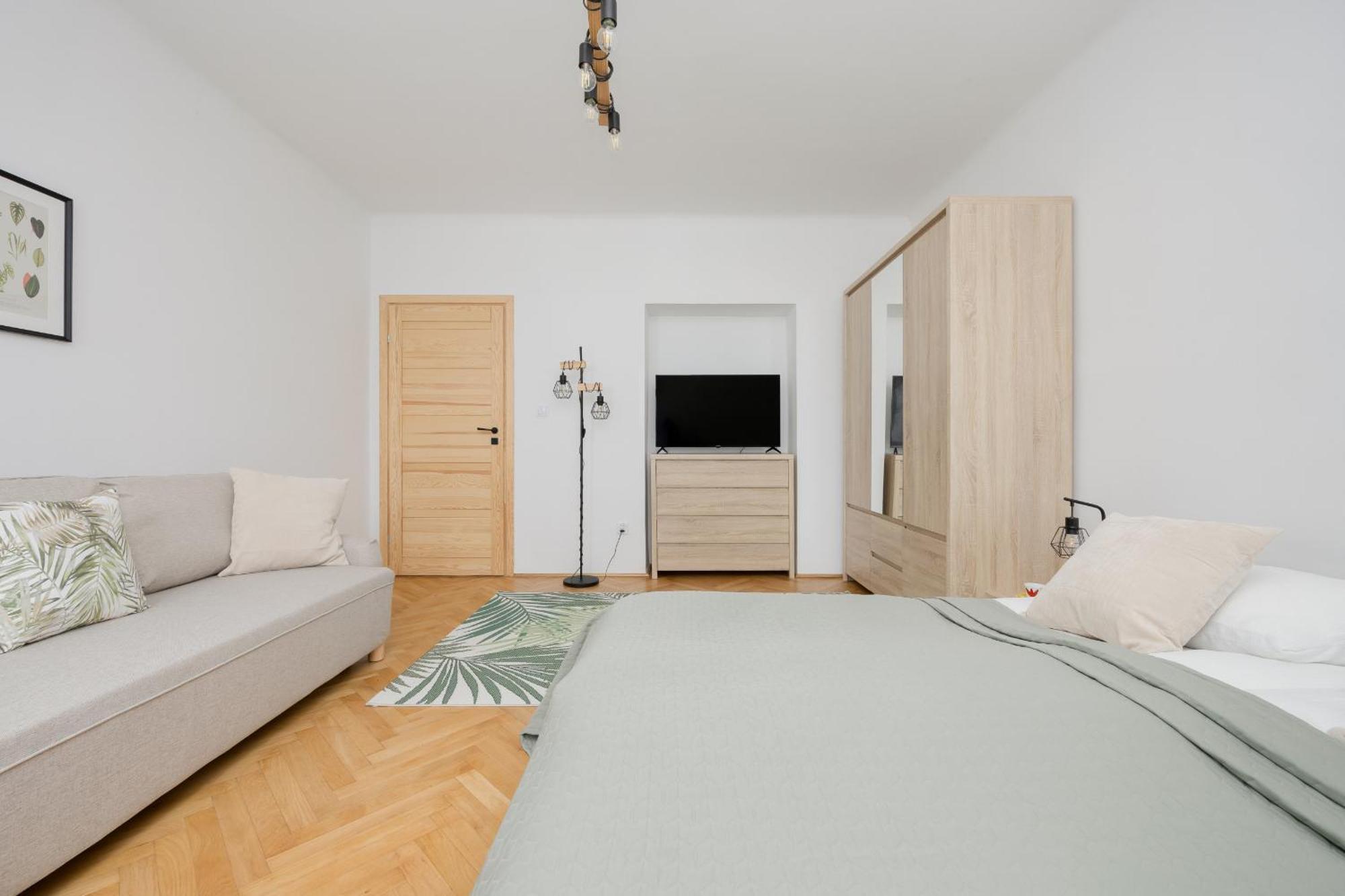 Spacious For 6 People Near The Old Town By Renters Apartmán *